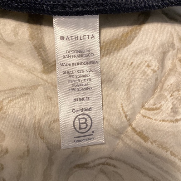 Athletica Crest skort size 6 color black with pockets it has shorts underneath - Picture 8 of 12